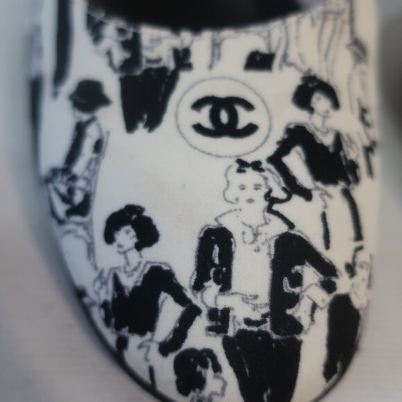 NWOB Authentic Chanel Black White Graphic Image Ankle Strap Heels 38.5 US/8.5 - Picture 4 of 13